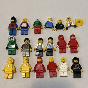 Vintage Lego Minifigures 1980’s Castle Space Astronauts City Arctic